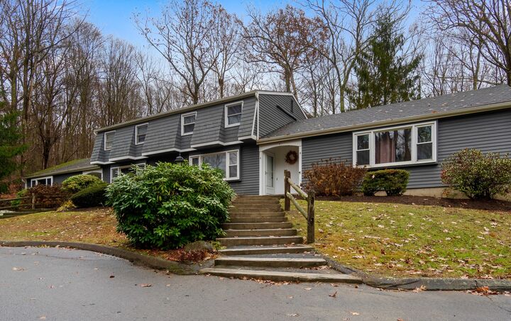 Property Photo: 20 Comstock Avenue Apt 4C CT 06442