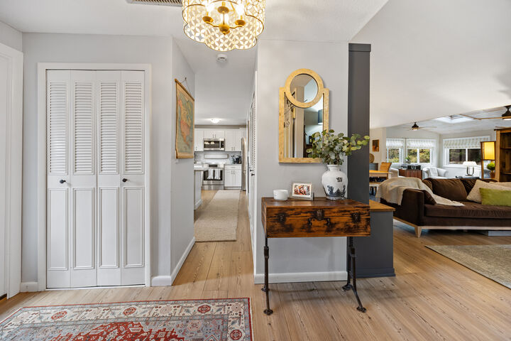 Property Photo: 84 Hollister Way South 84 CT 06033