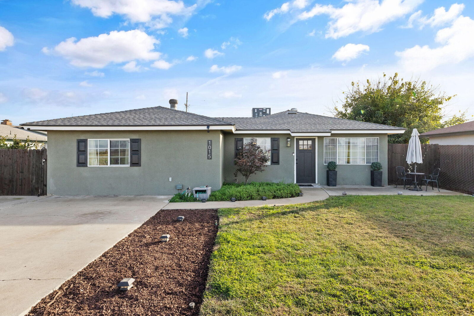 Property Photo: 1015 Geary Avenue CA 93657