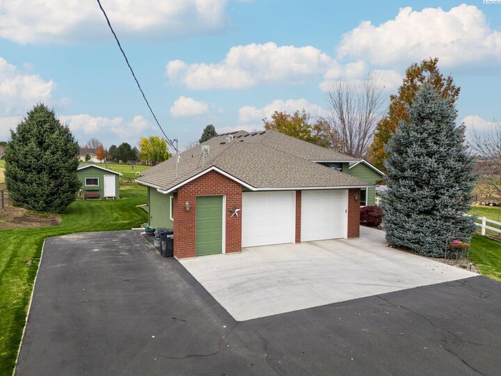 Property Photo:  7611 Van Belle Rd.  WA 98944 