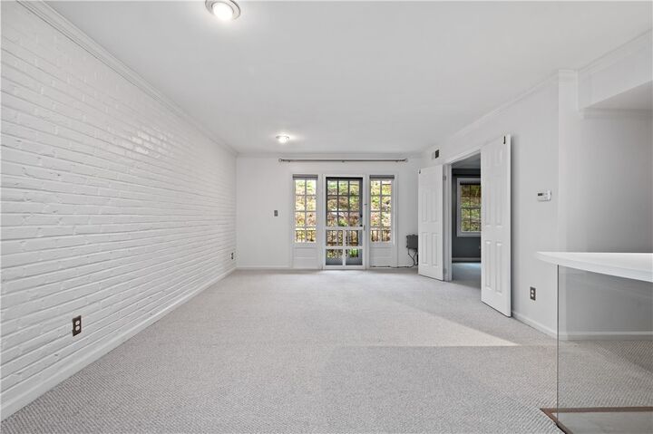 Property Photo: 1060 Chatham Park Drive PA 15216