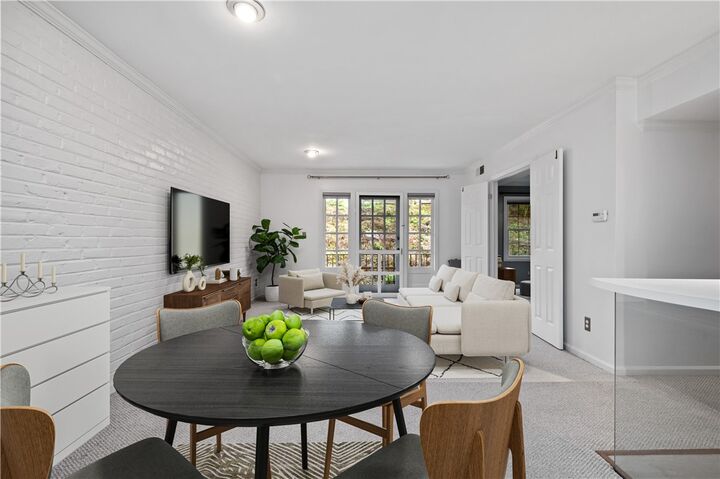 Property Photo:  1060 Chatham Park Drive  PA 15216 