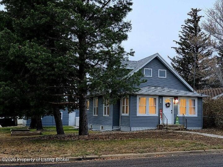 Property Photo: 201 6th Avenue NW ND 58623