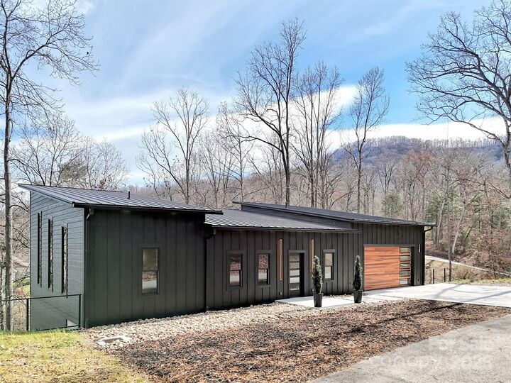 Property Photo: 130 Midway Crossing Drive NC 28721