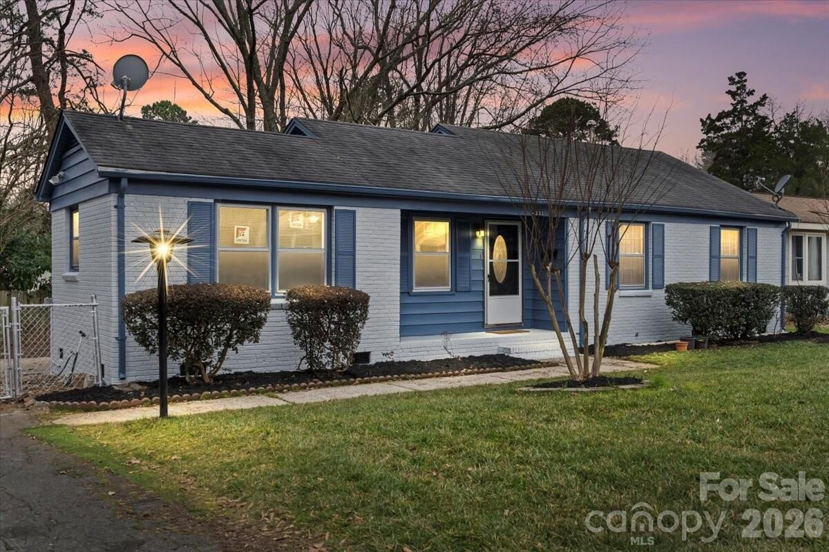 Property Photo:  4332 Winedale Lane  NC 28205 