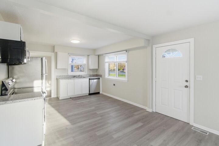 Property Photo:  267 W High Street  OH 43140 