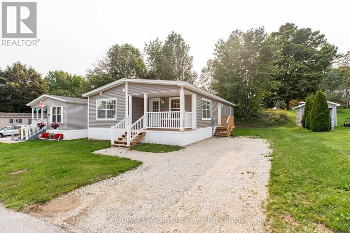 Property Photo:  35 Sussex Square  ON N4K 5N5 