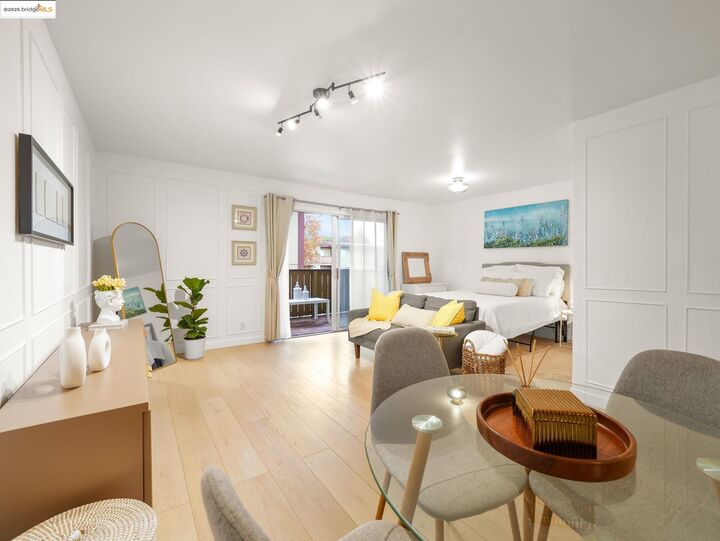 Property Photo: 1321 Webster St D212 CA 94501