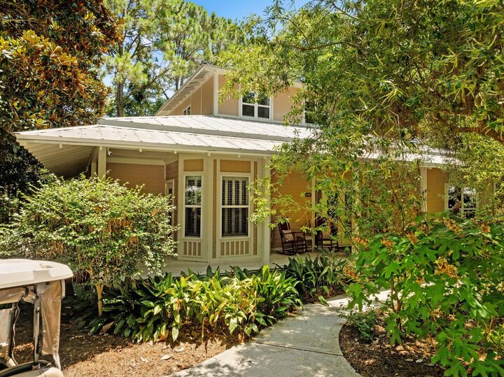 Property Photo: 1127 Prestwick Place FL 32550