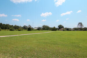 Property Photo: 924 Hwy C4a FL 32531