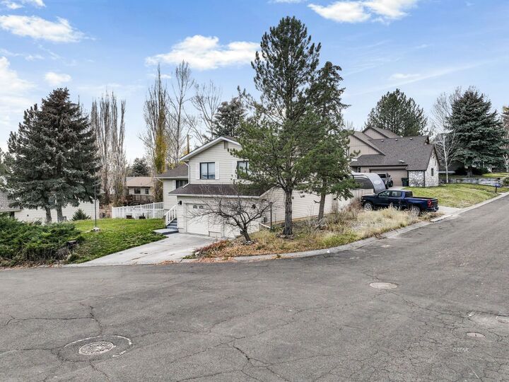 Property Photo: 375 Keppler Drive NV 89801