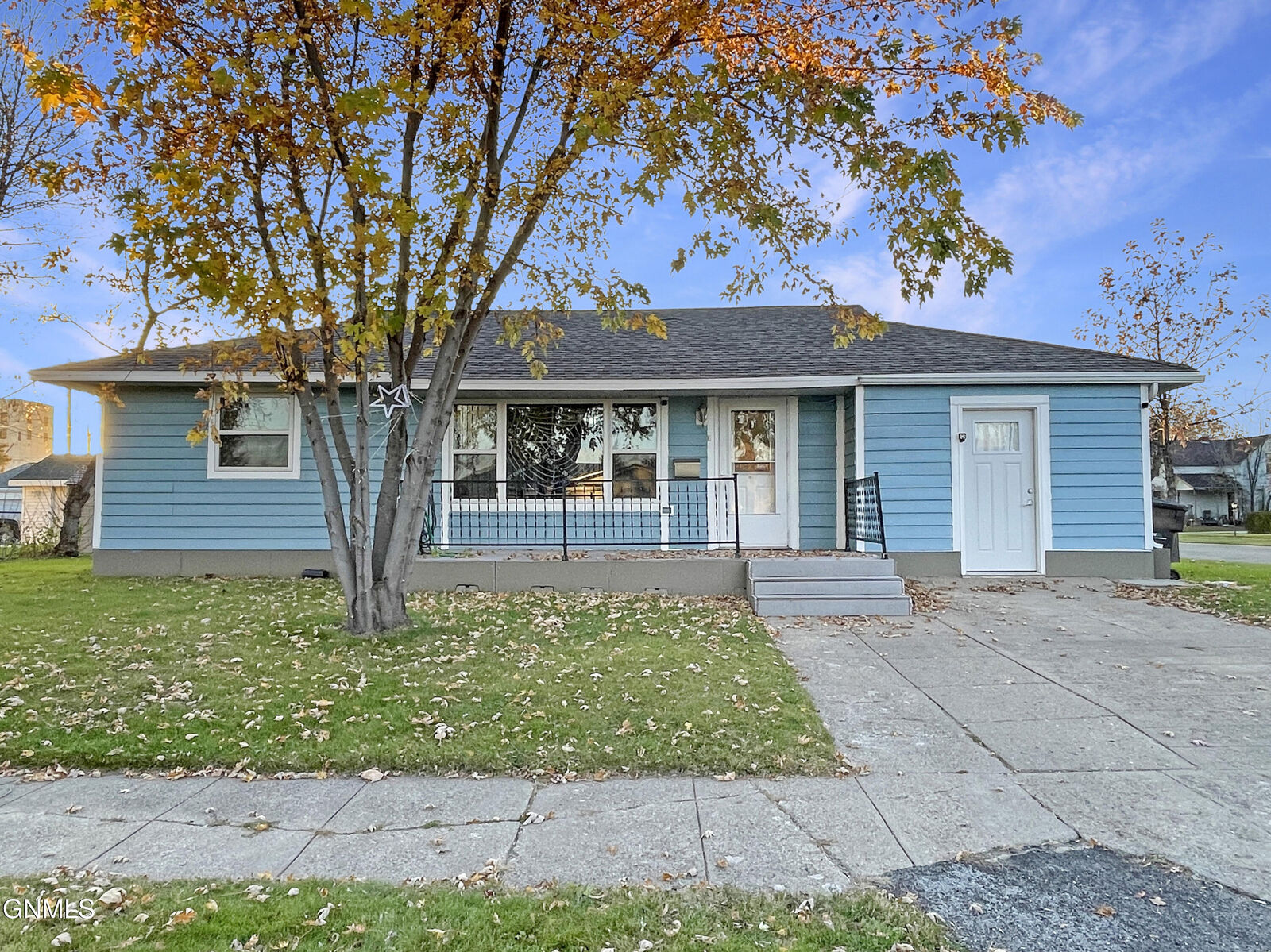 Property Photo: 281 10th Avenue N ND 58421