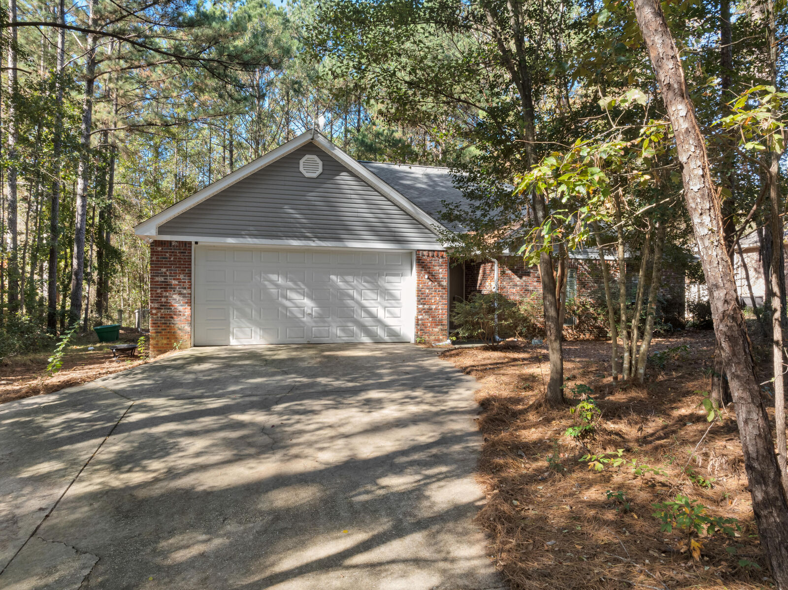 Property Photo: 28 Bedford Forrest Ln. MS 39401
