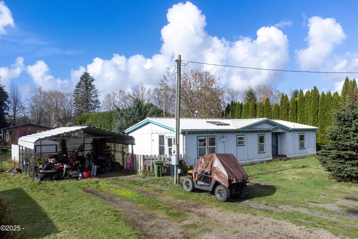 Property Photo:  373 NW B Street  OR 97380 