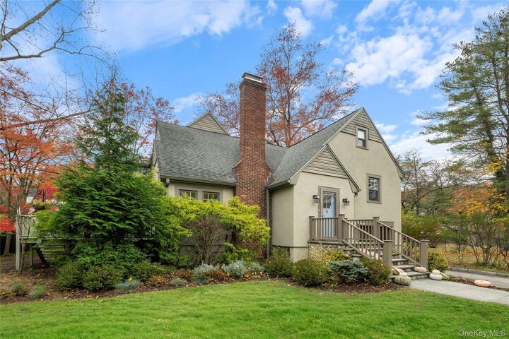 Property Photo:  6 Meadow Way  NY 10533 