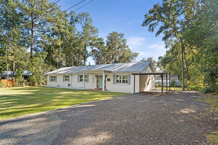 Property Photo:  815 NE 12th Avenue  FL 32601 