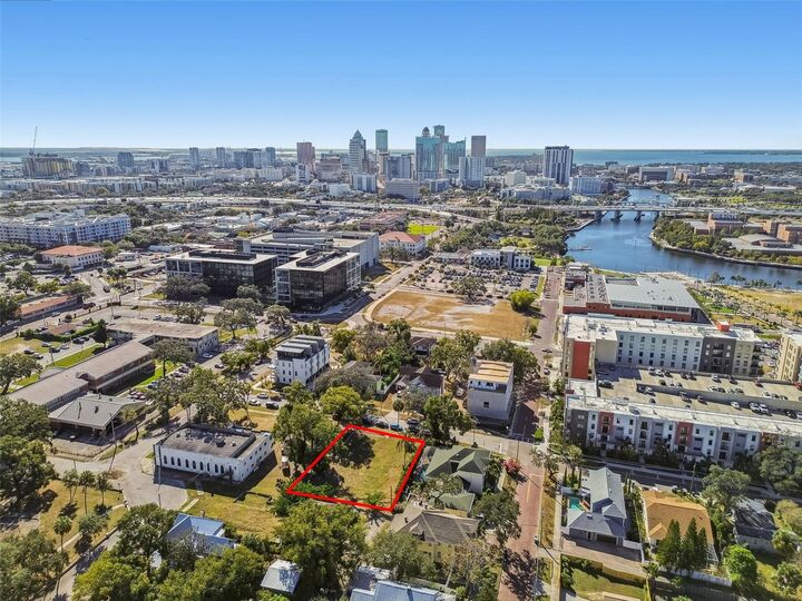 Property Photo:  205 W Ross Avenue  FL 33602 