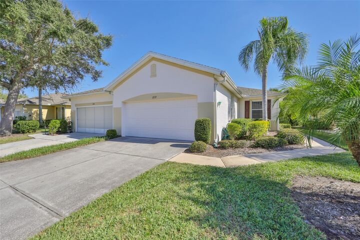 Property Photo: 1219 Fairway Greens Drive FL 33573