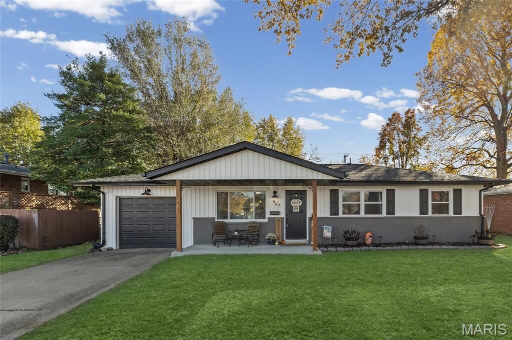Property Photo:  65 Cambridge Drive  IL 62040 