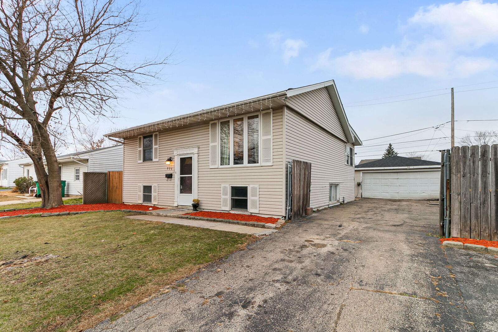 Property Photo:  226 Healy Avenue  IL 60446 