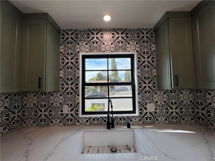 Property Photo:  623 E Foothill Boulevard 1  CA 91016 