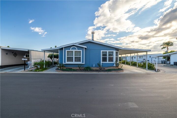 Property Photo: 601 N Kirby CA 92545