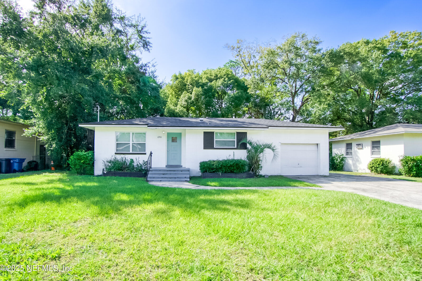 Property Photo:  6910 Cartier Circle  FL 32208 