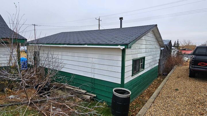 Property Photo: 5202 Victoria Avenue AB T0C 1C0