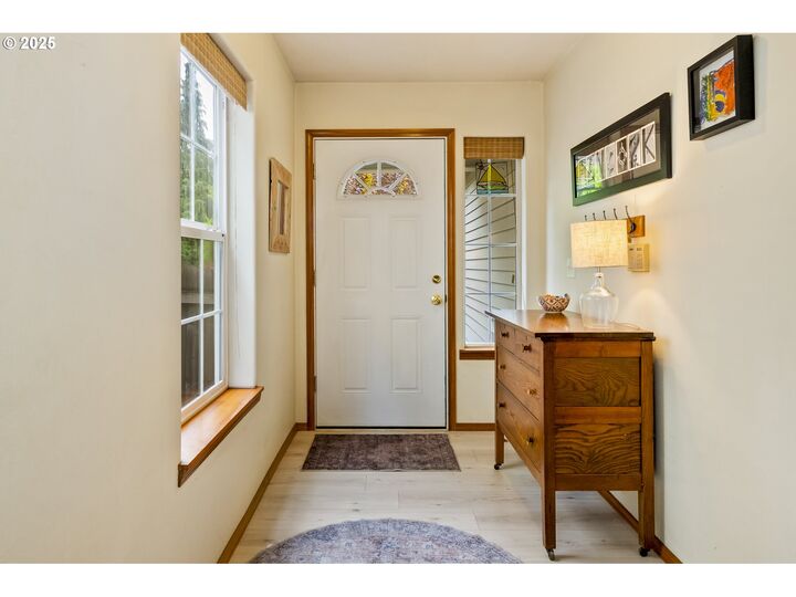 Property Photo: 4909 NE Holman St OR 97218