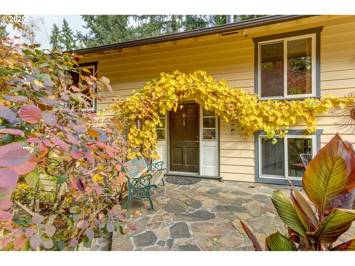 Property Photo: 18978 Arrowwood Ave OR 97035