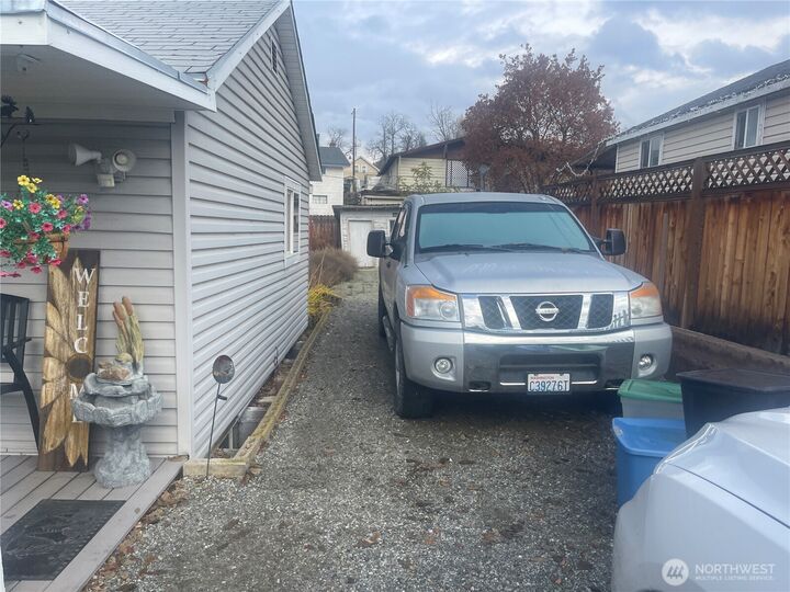 Property Photo:  215  Dewberry  E  WA 98841 