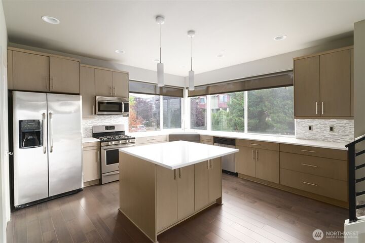 Property Photo:  1626 E Yesler Way  WA 98122 