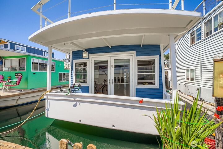 Property Photo: 1900 Westlake Avenue N B-20 WA 98109