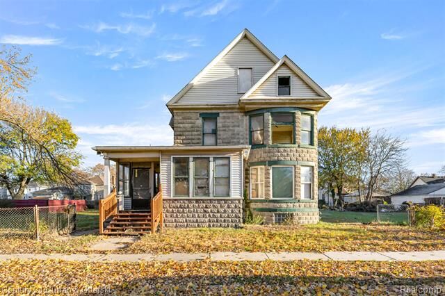 Property Photo:  962 Coolidge Highway  MI 48218 