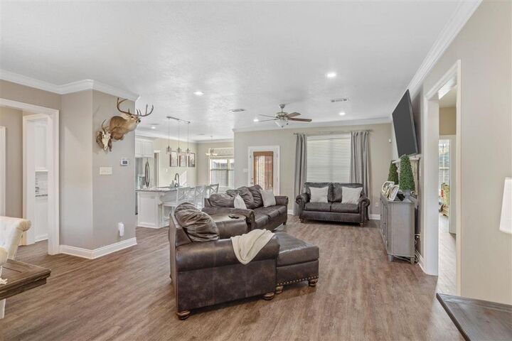 Property Photo:  1018 Magdalena Street  LA 70663 