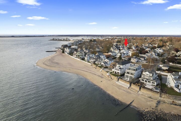 Property Photo: 16 East Walk CT 06413