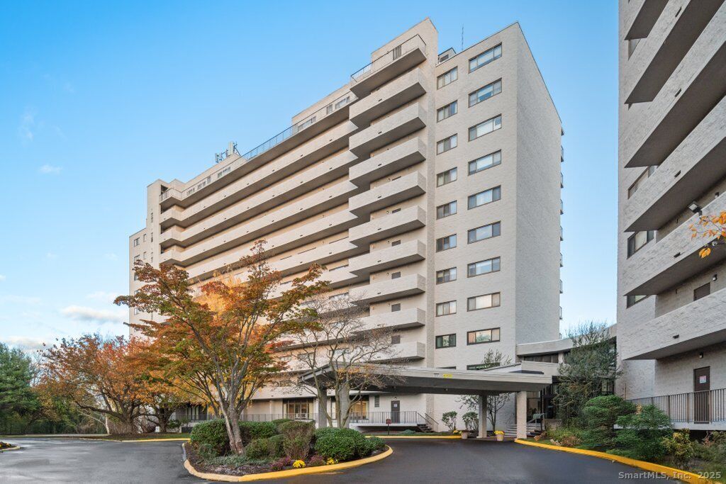 Property Photo:  3200 Park Avenue 11E2  CT 06604 