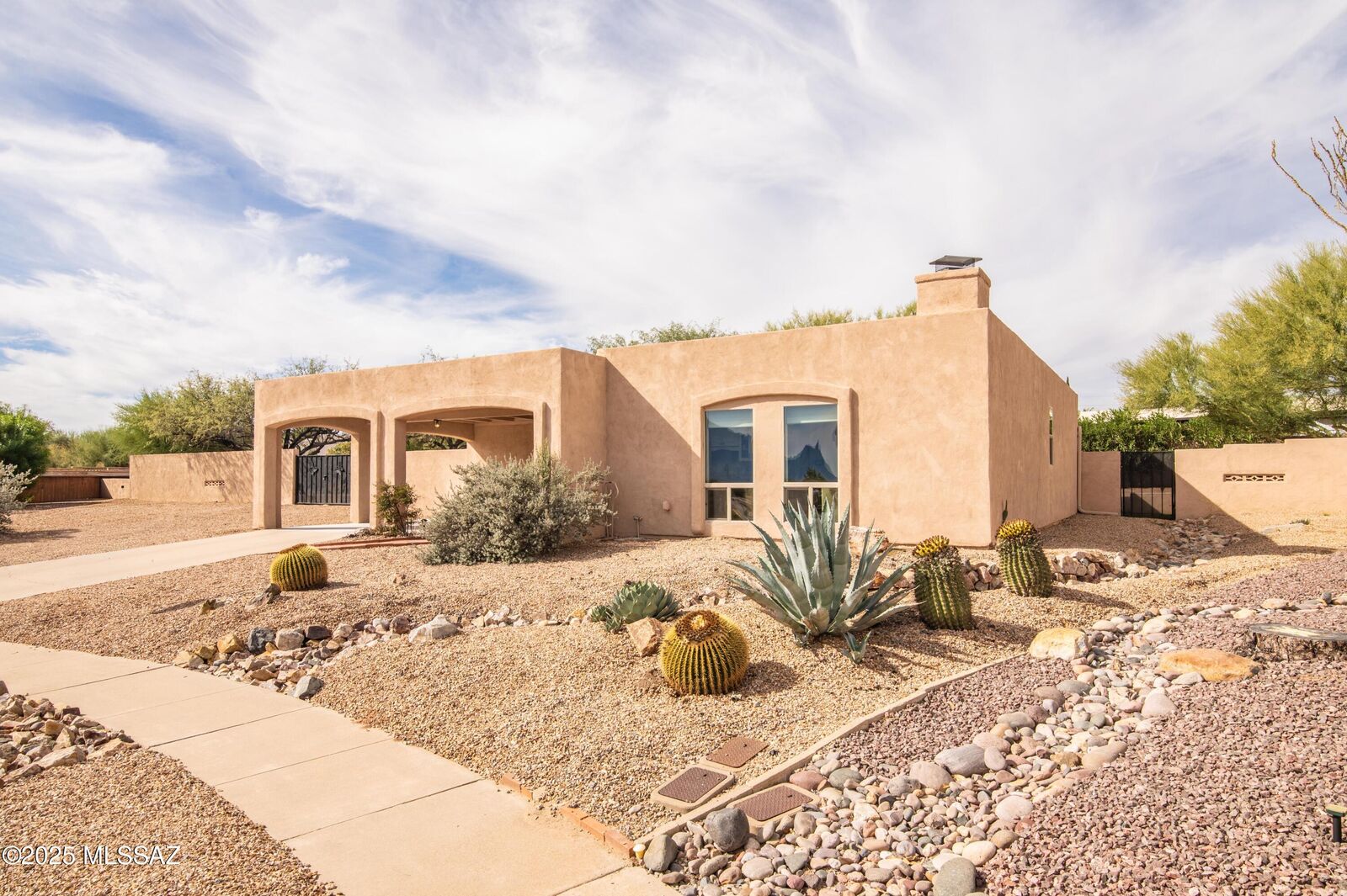 Property Photo:  845 N Calle Canela  AZ 85614 
