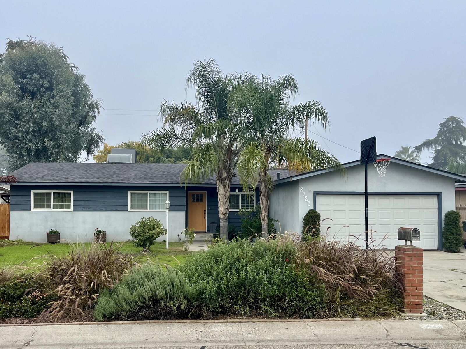 Property Photo: 3722 W Paradise Avenue CA 93277