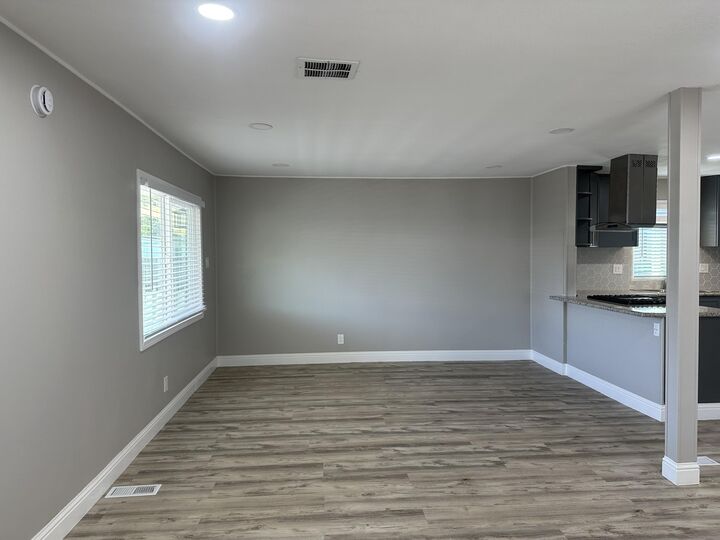 Property Photo: 720 E Worth Space 76 Avenue CA 93257