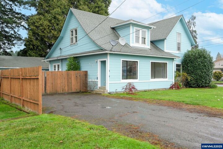 Property Photo: 205 E Pine St OR 97355