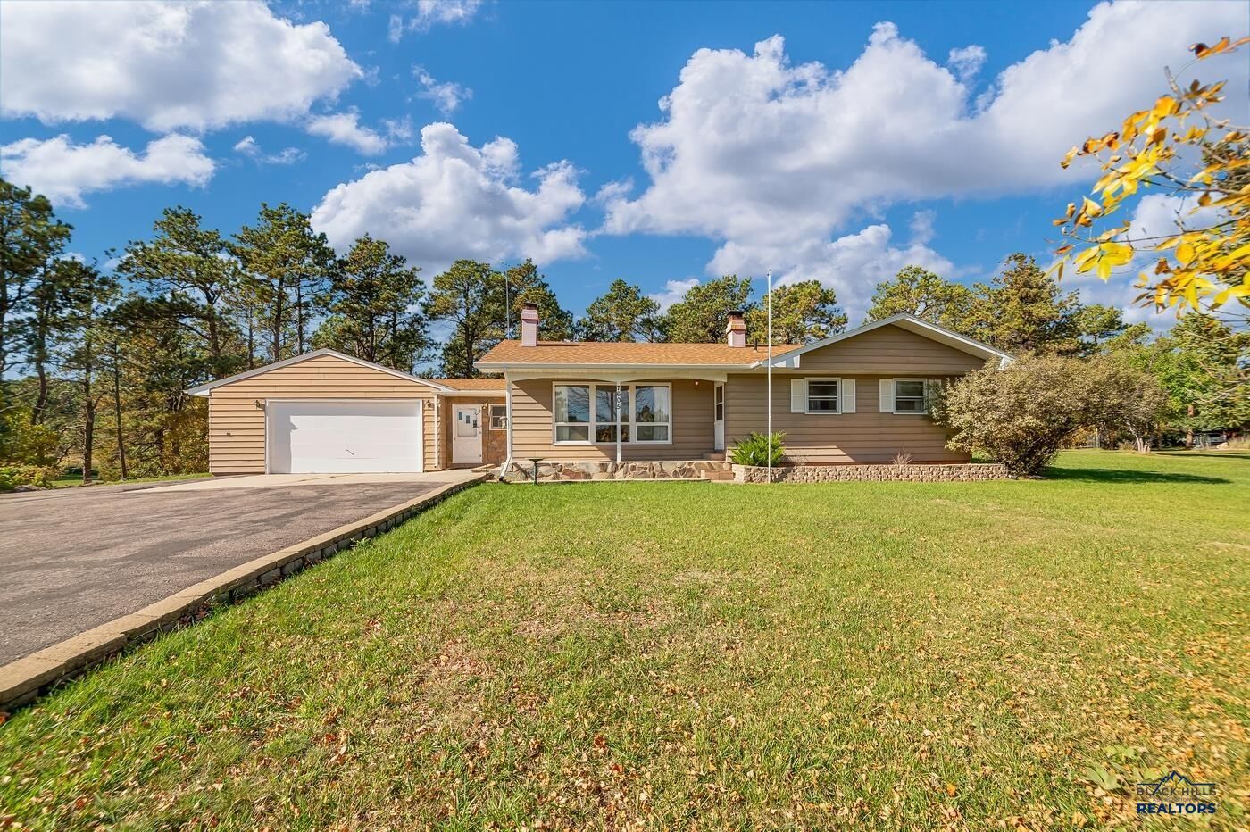 Property Photo: 7605 Blue Bird Ln SD 57718