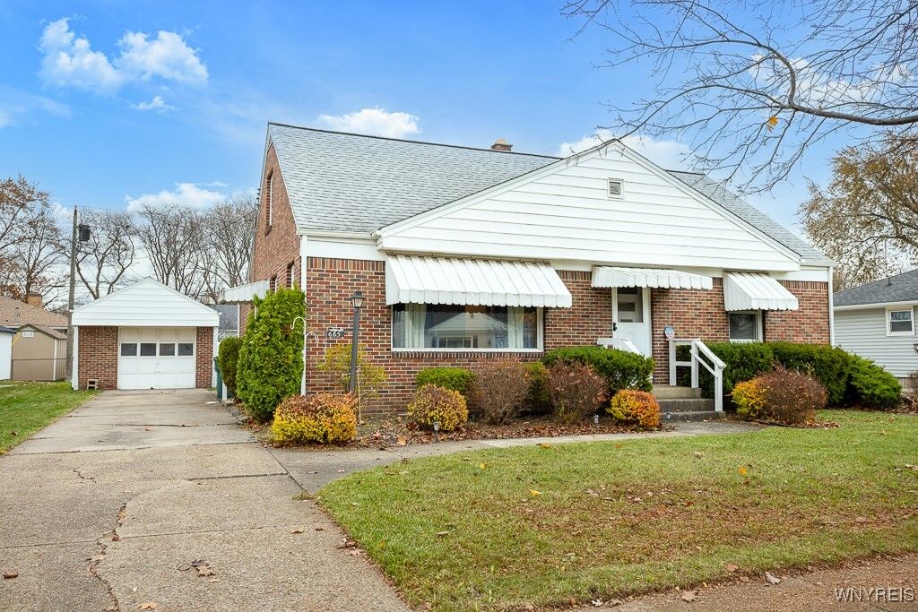 Property Photo:  685 Barrally Street  NY 14120 