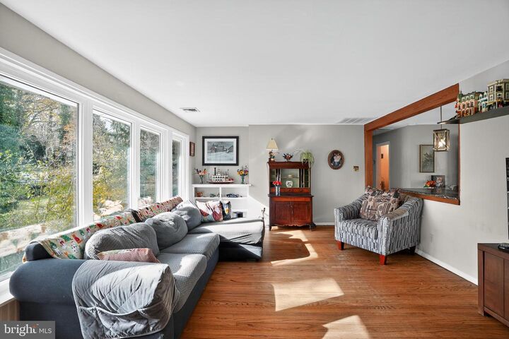 Property Photo: 612 Meadowvale Lane PA 19063