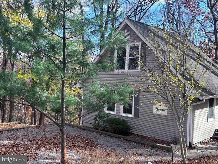 Property Photo:  132 Pinecrest Ln  VA 20135 