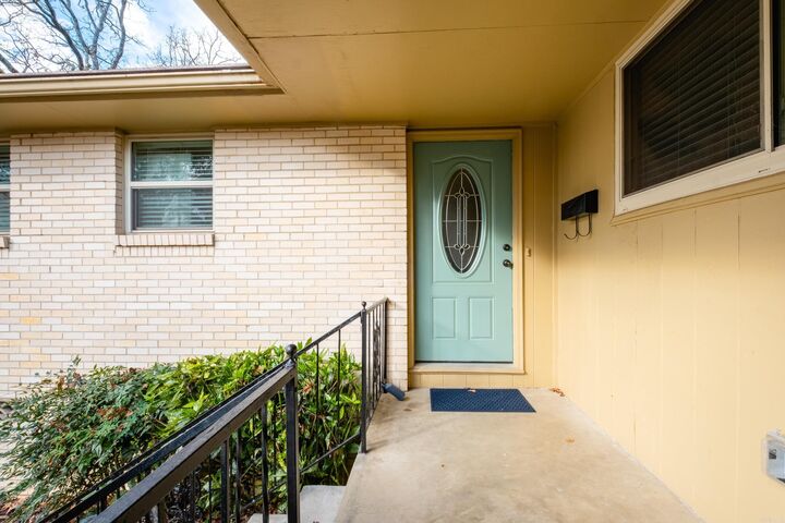 Property Photo:  7104 Briarwood Drive  AR 72205 