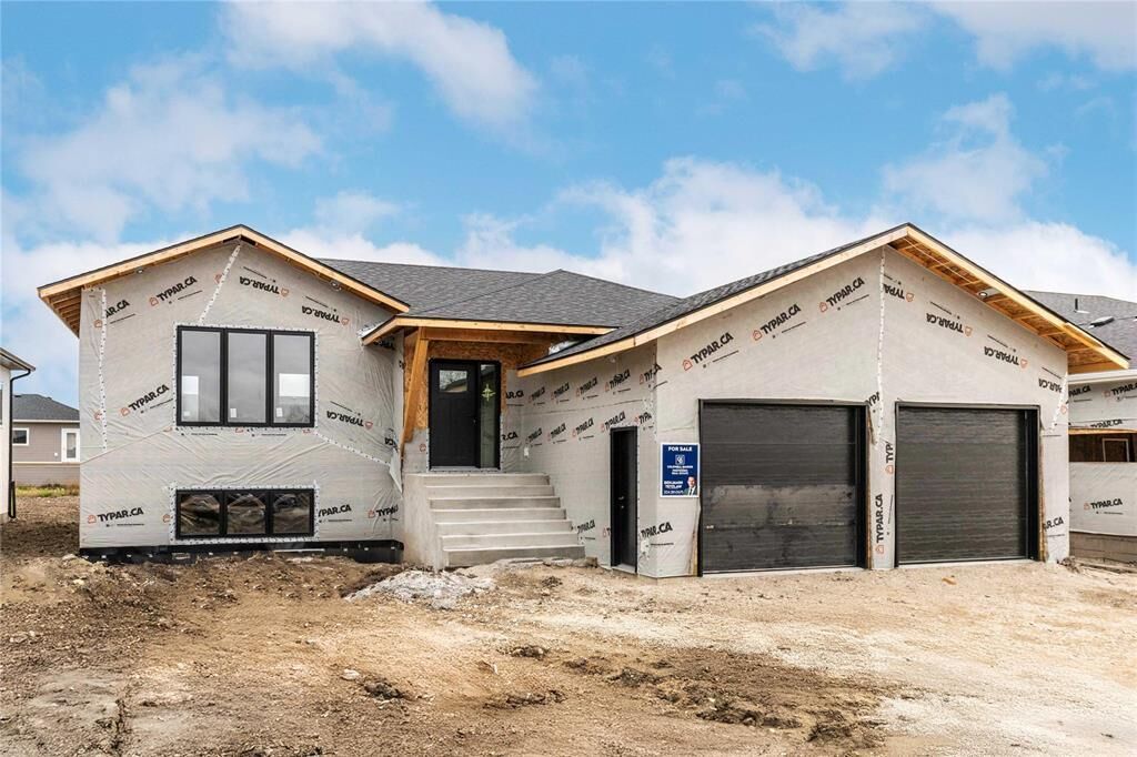 Property Photo:  37 Parkside Crescent  MB R5G 2X3 