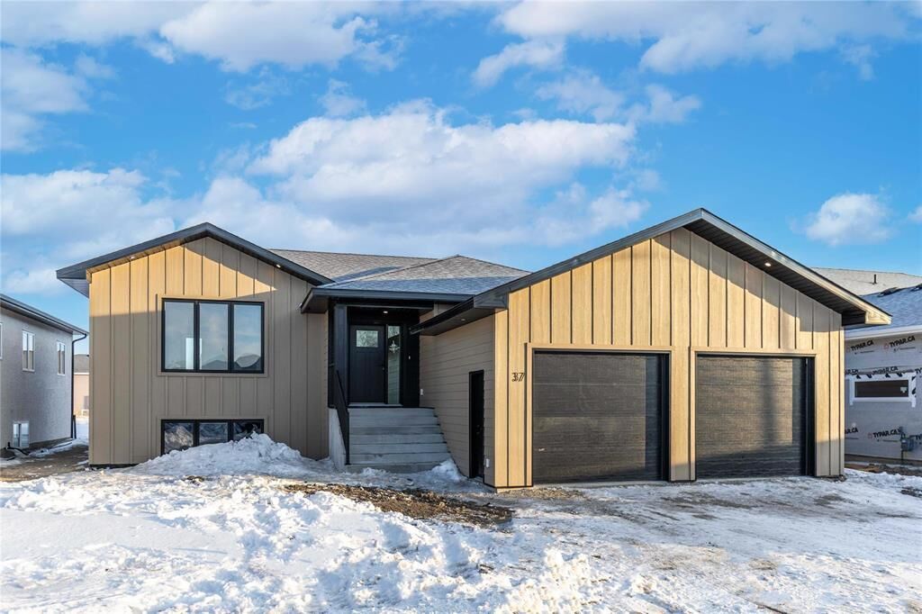 Property Photo: 37 Parkside Crescent MB R5G 2X3