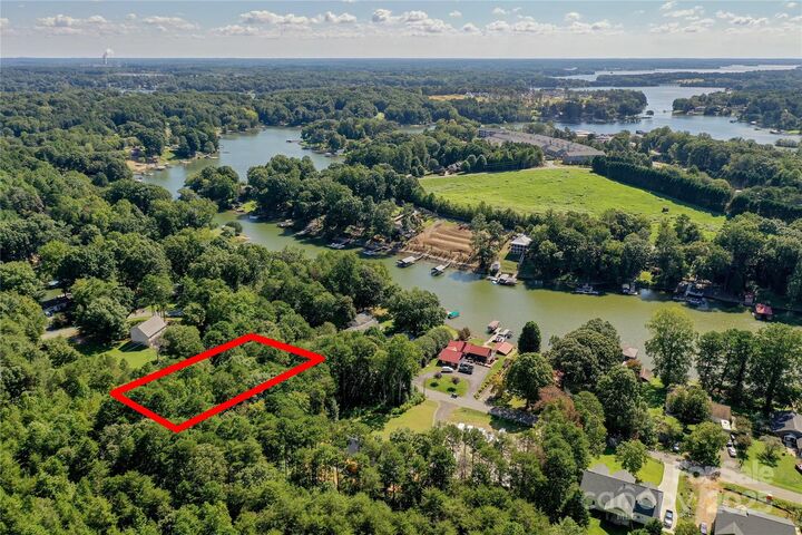 Property Photo:  6968 Navajo Trail  NC 28673 