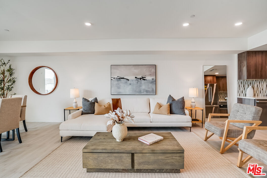 Property Photo:  1021 S Shenandoah St  CA 90035 